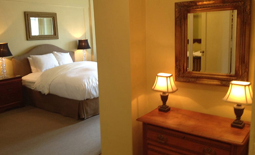 Фото The Morgan State House