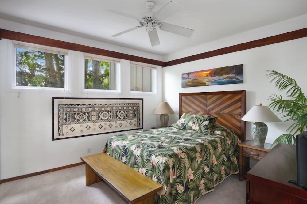 Фото Whalers Cove Oceanfront Resort