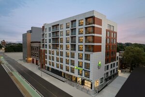 Гостиница Holiday Inn Express And Suites Woodside Queens Nyc