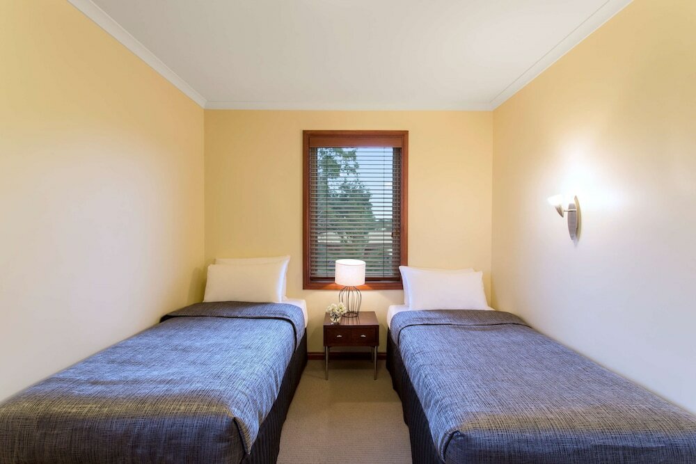 Фото Best Western Colonial Village Motel