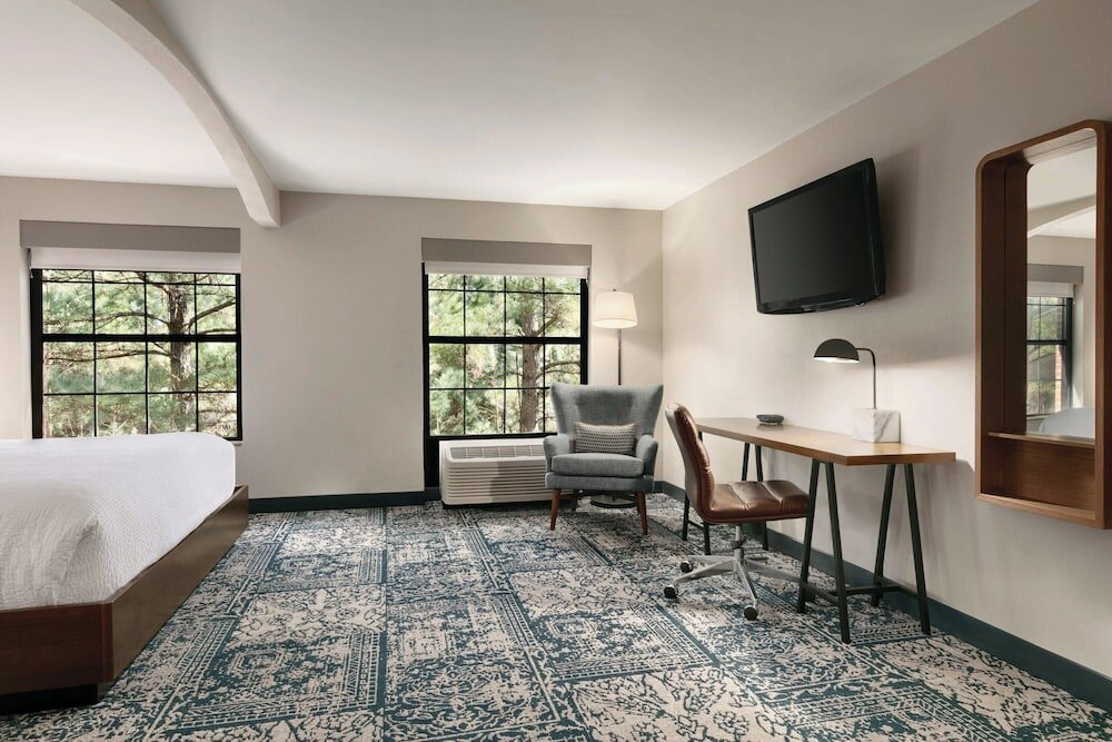 Фото Four Points by Sheraton Raleigh Arena