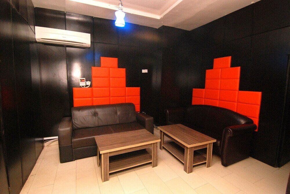 Фото Silverland Hotel and Suites