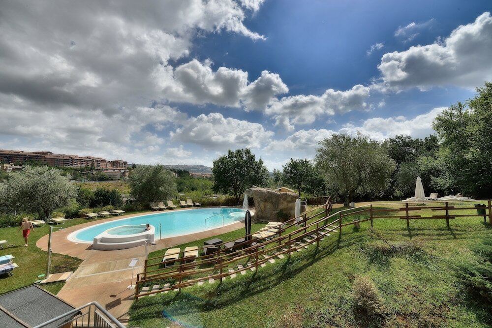 Фото La Meridiana Bleisure Hotel