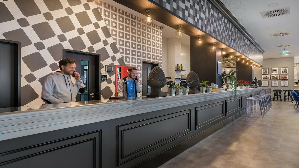 Фото The niu Square