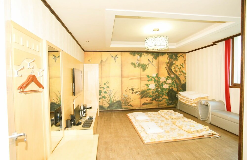 Фото Yeosu Beach Hotel