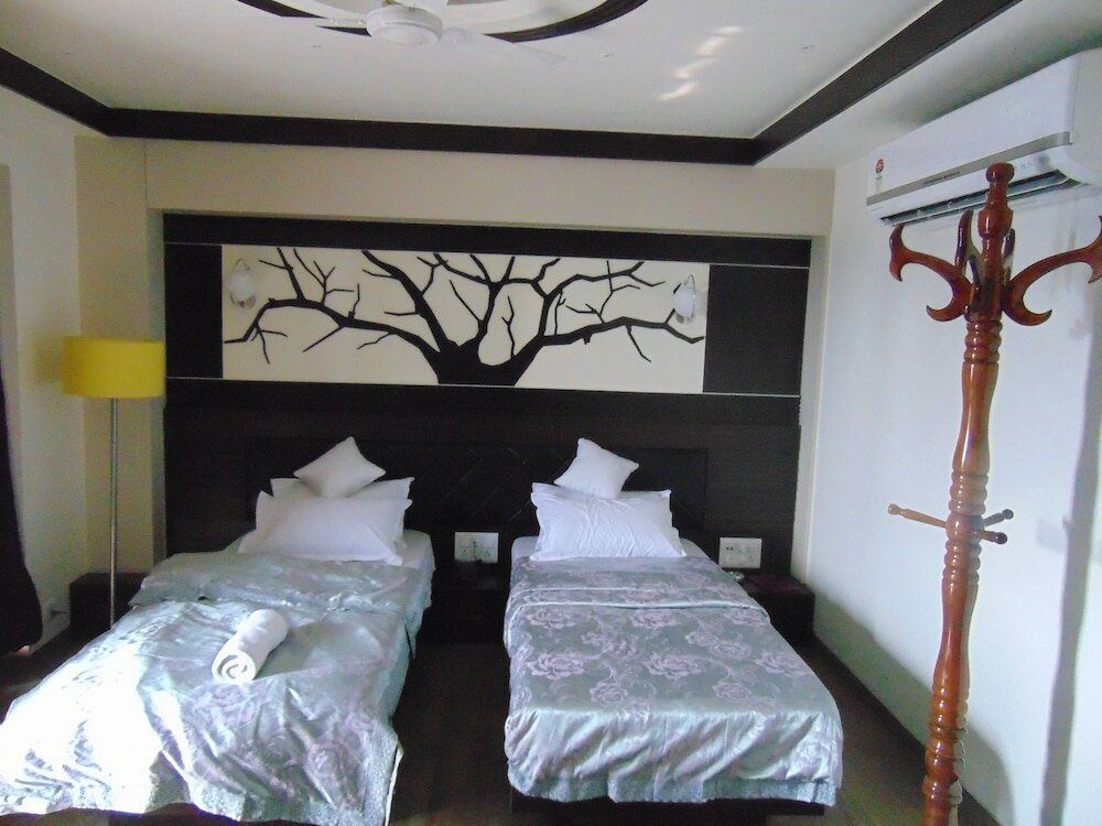 Фото Hotel Grandpragati