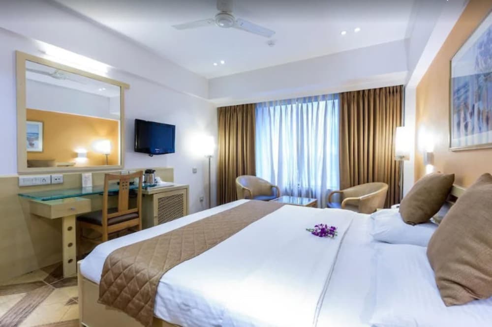 Фото The Royal Orchid