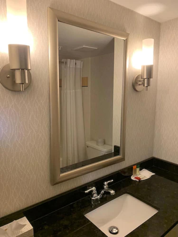 Фото Ramada by Wyndham Niagara Falls/Fallsview