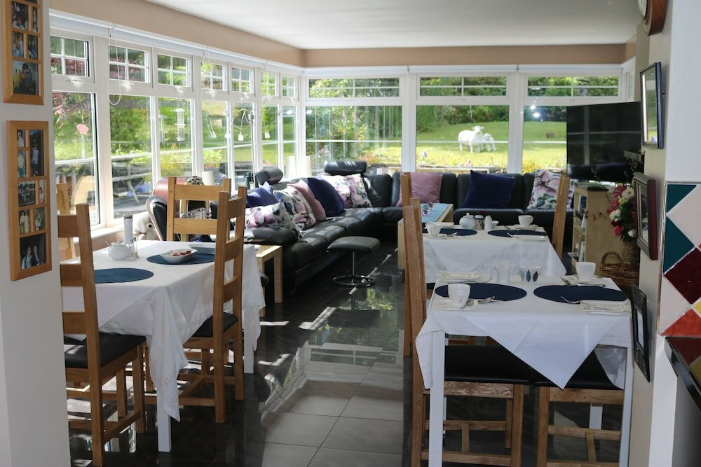 Фото Five Oaks Bed & Breakfast