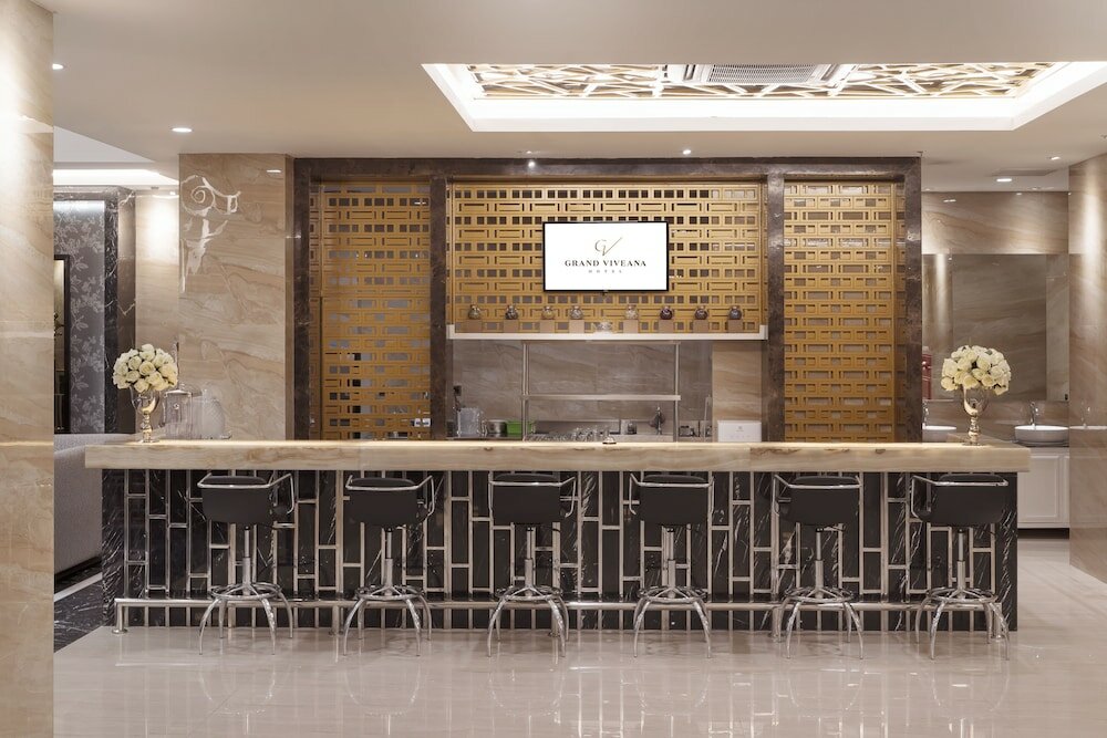 Фото Grand Viveana Hotel