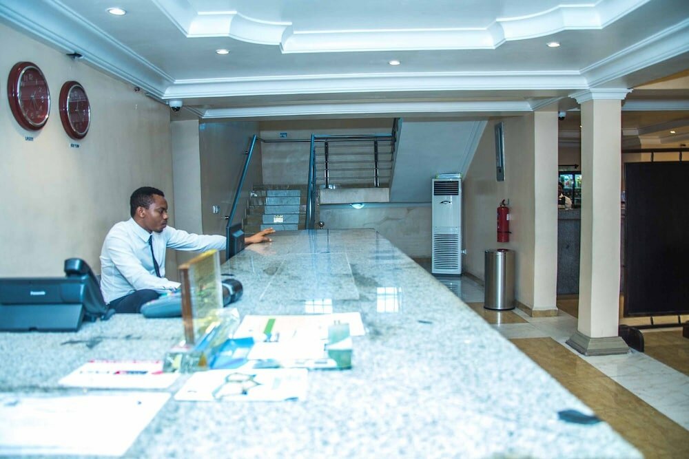 Фото Royal Crest Hotel & Suites