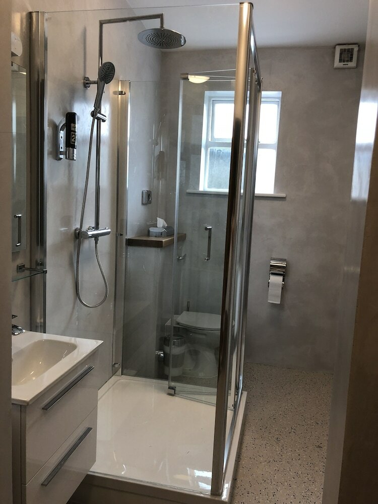 Фото Eyre Square Townhouse