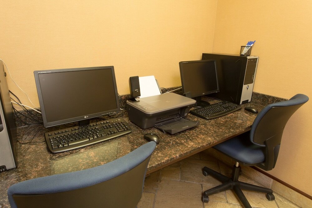 Фото Holiday Inn Express Hotel & Suites Whitecourt, an Ihg Hotel