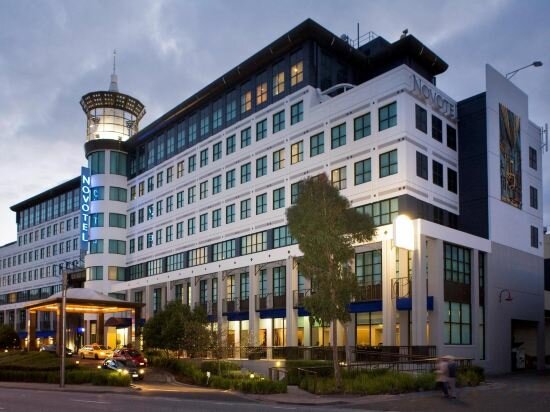 Hotel Astra Apartments Glen Waverley at Viqi, Melbourne, photo