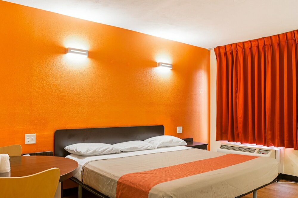 Фото Motel 6 New Orleans - Near Downtown