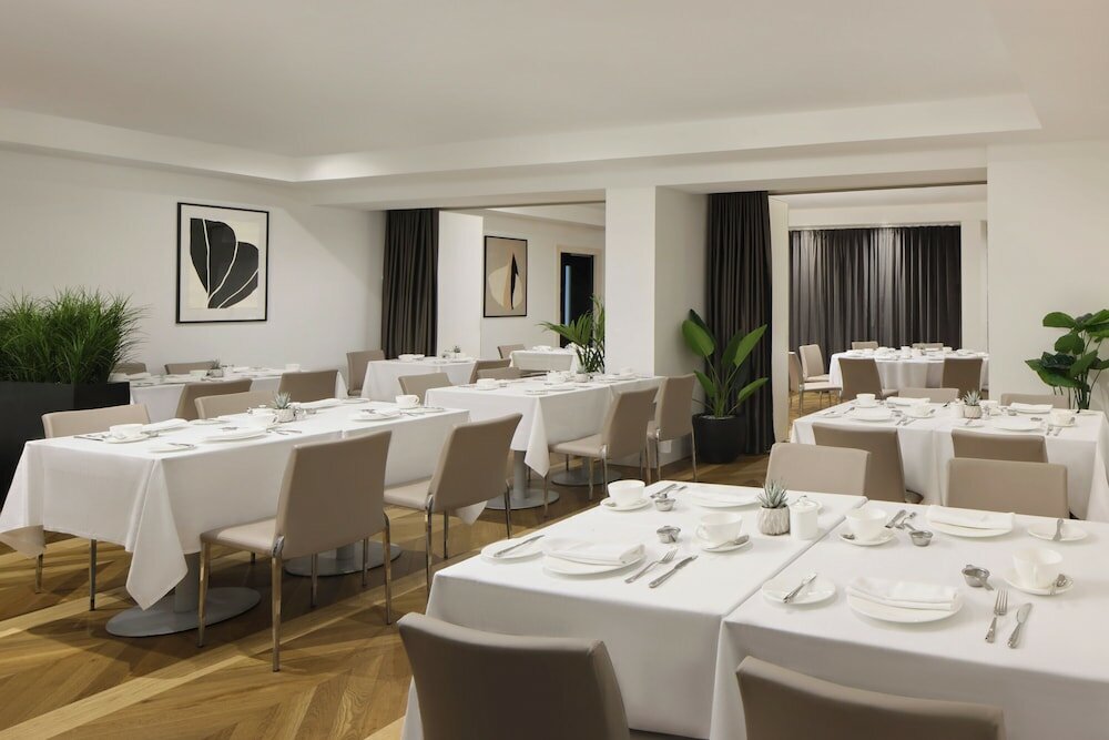 Фото The Queen’s Gate Hotel