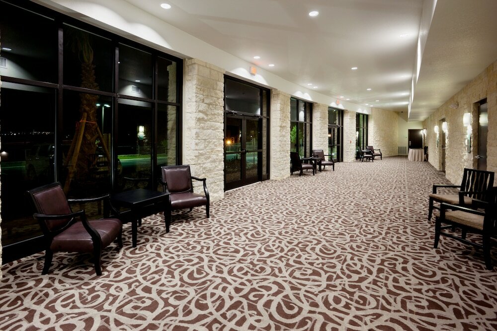 Фото Holiday Inn San Antonio N - Stone Oak Area, an Ihg Hotel