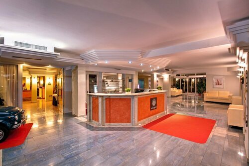 Внешний вид отеля Hotel Savoy Palace в Рива-дель-Гарде, фото 2