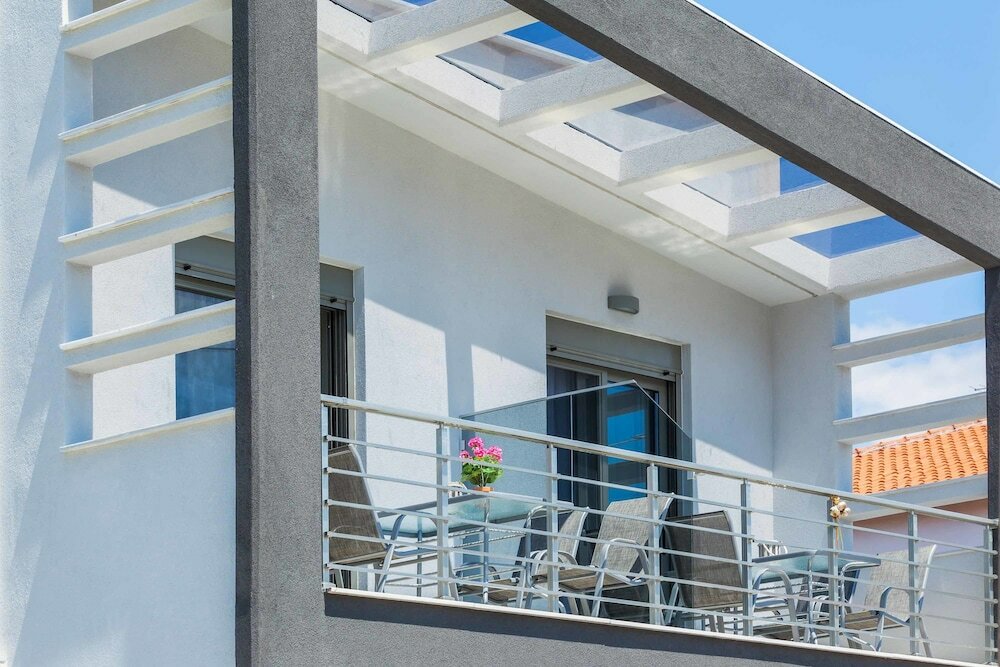 Фото Nymphes Deluxe Accommodation