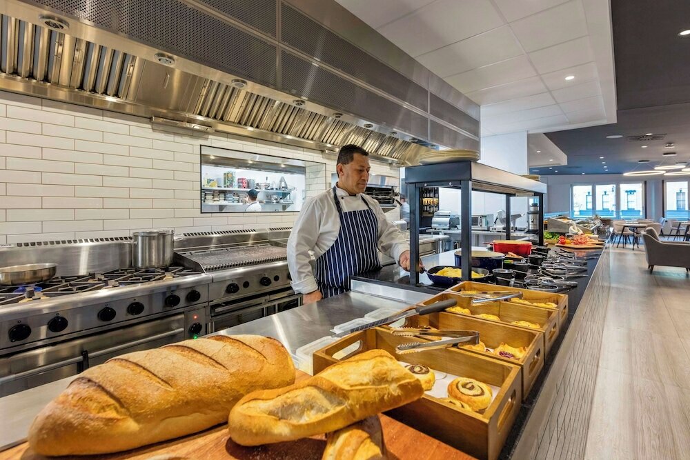 Фото Oaks Wellington Hotel