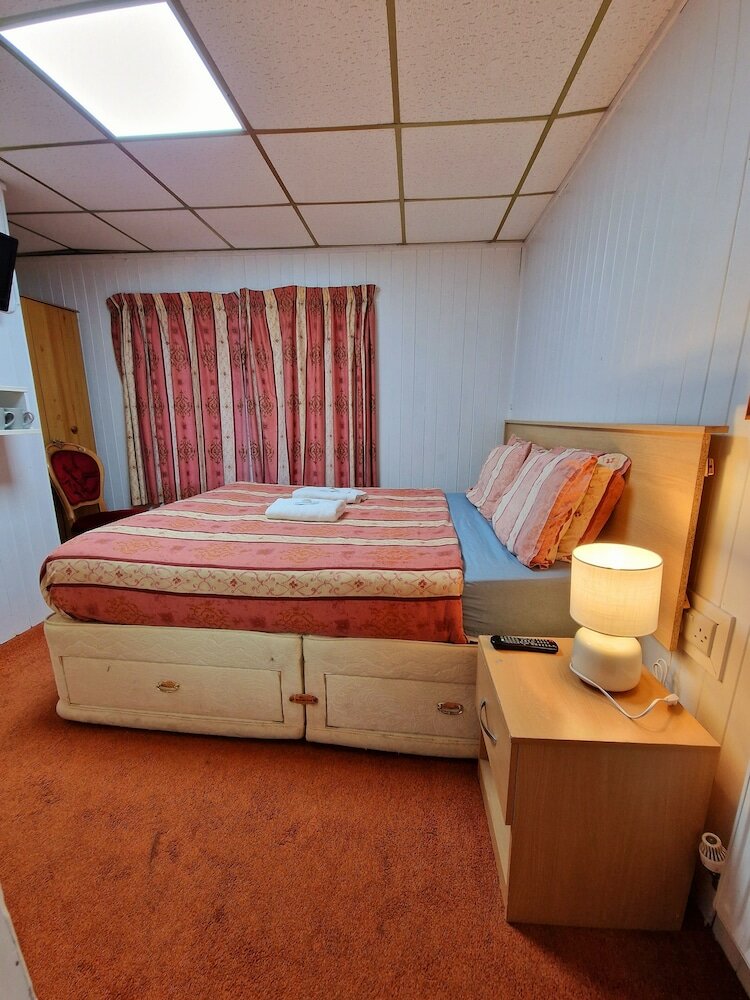 Фото The Albany Hotel