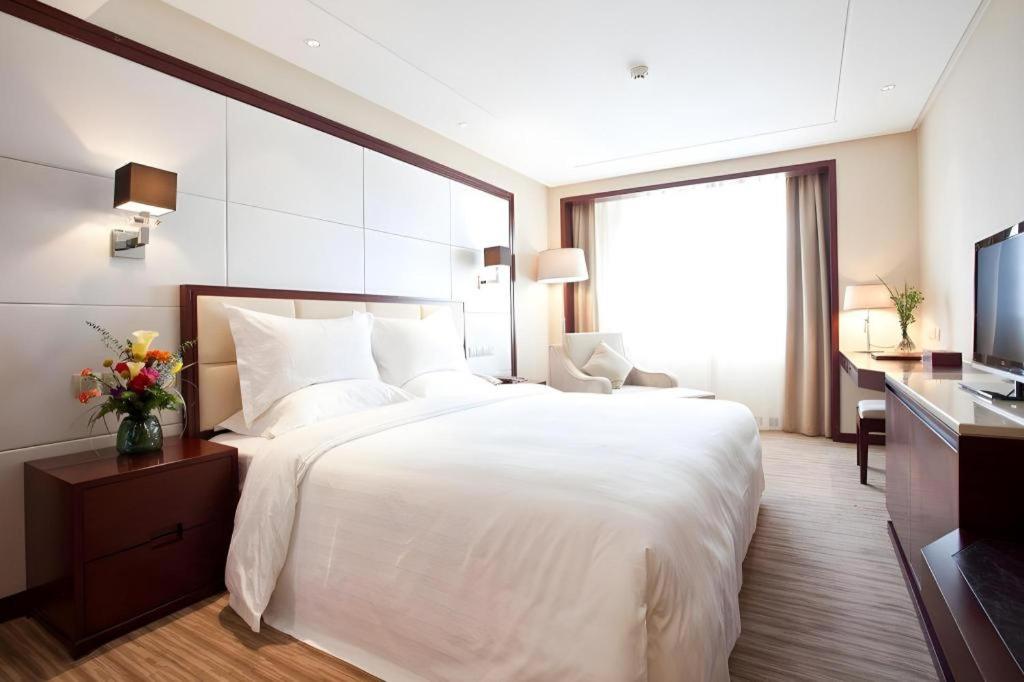 Фото Beijing GuiZhou Hotel