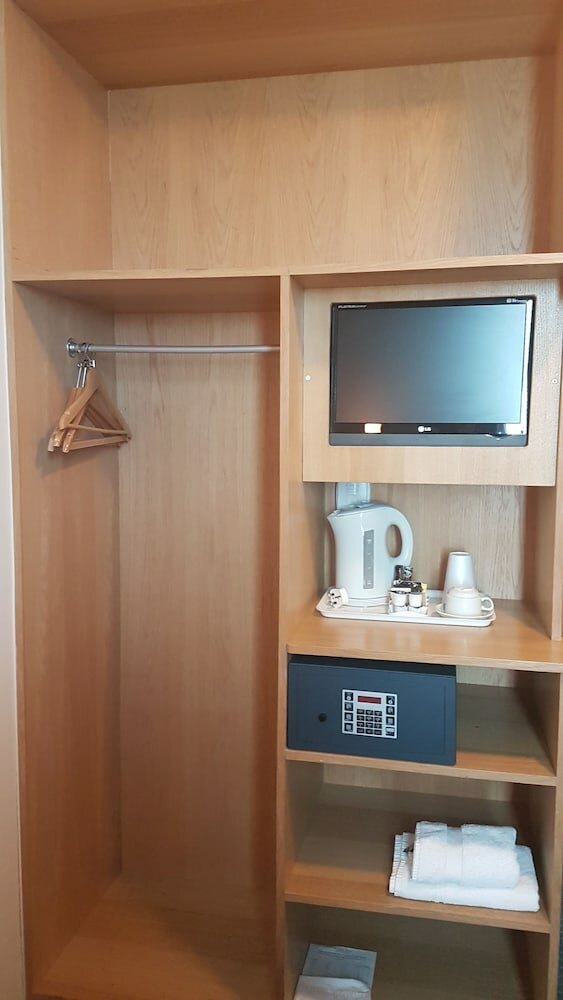 Фото St Giles Heathrow Hotel