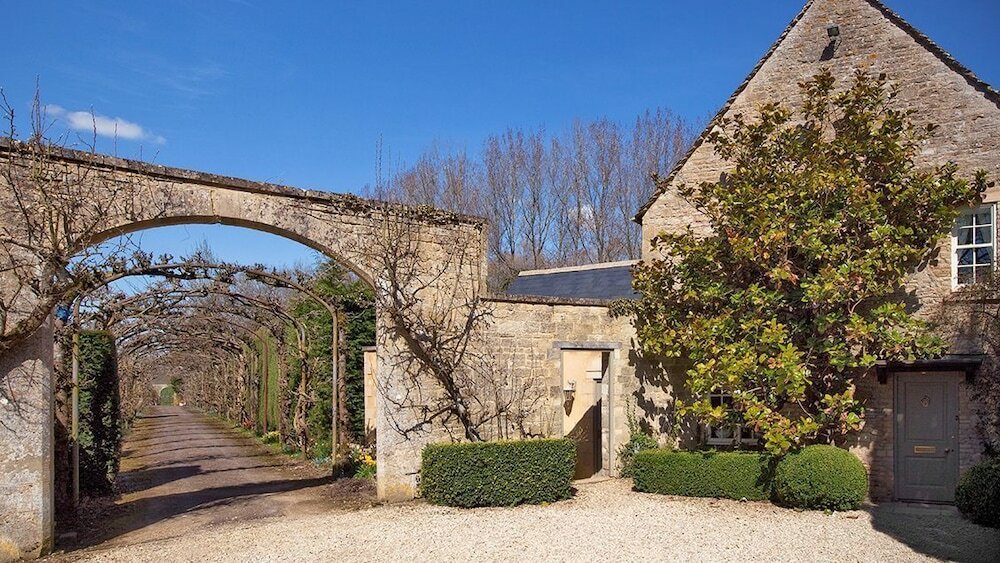 Фото Weir Cottage