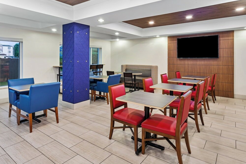 Фото Holiday Inn Express Hotel & Suites Chicago South Lansing, an Ihg Hotel