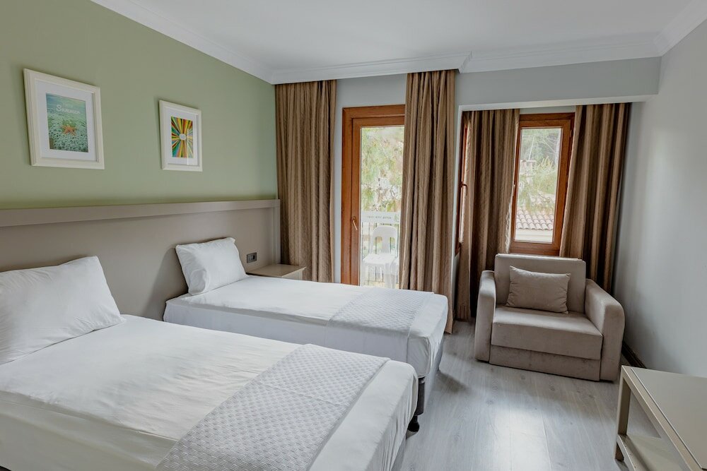 Фото Hotel Pine Valley