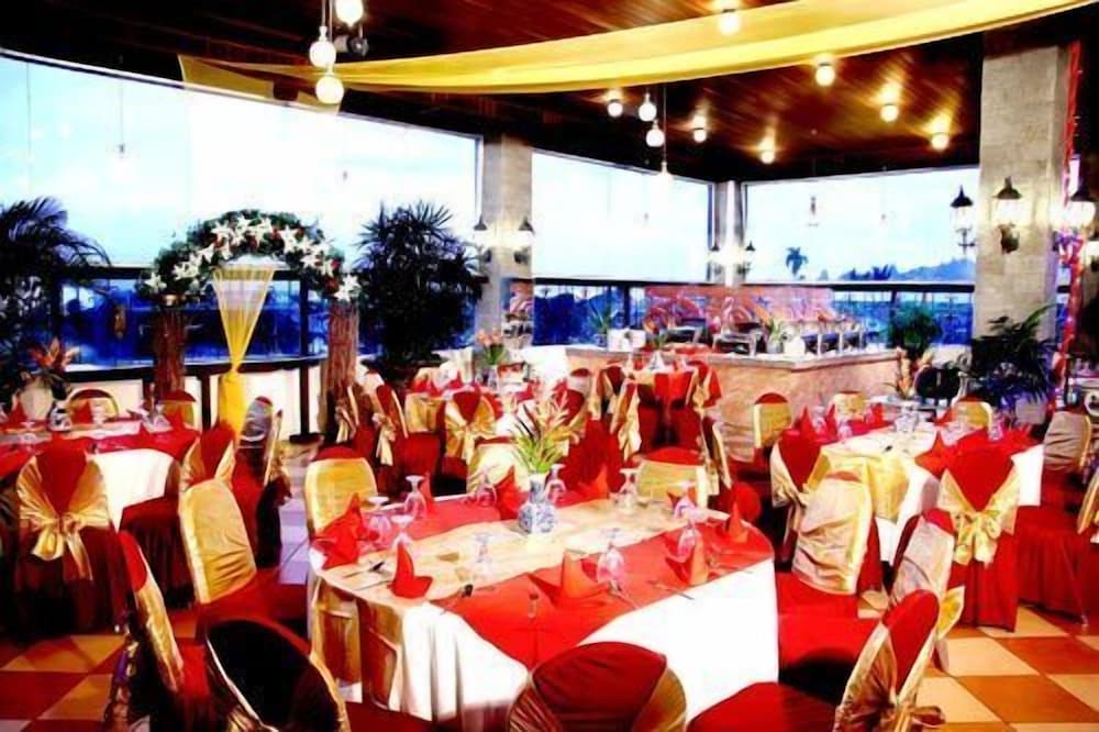 Фото Hotel Grand Tiga Mustika