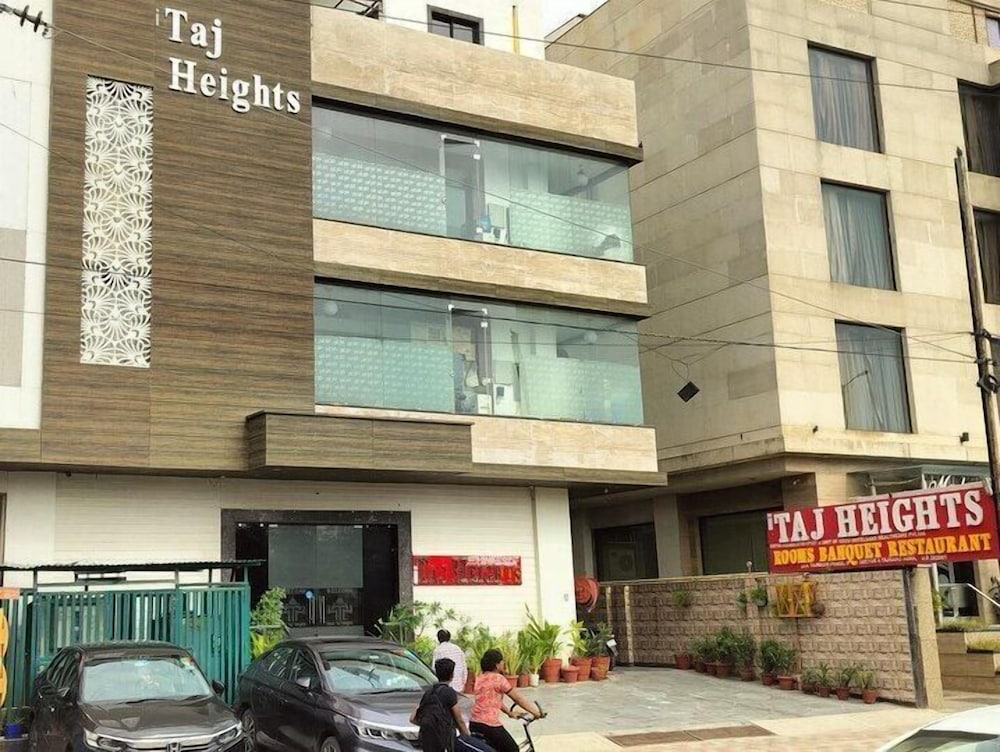 Фото Hotel Taj Heights
