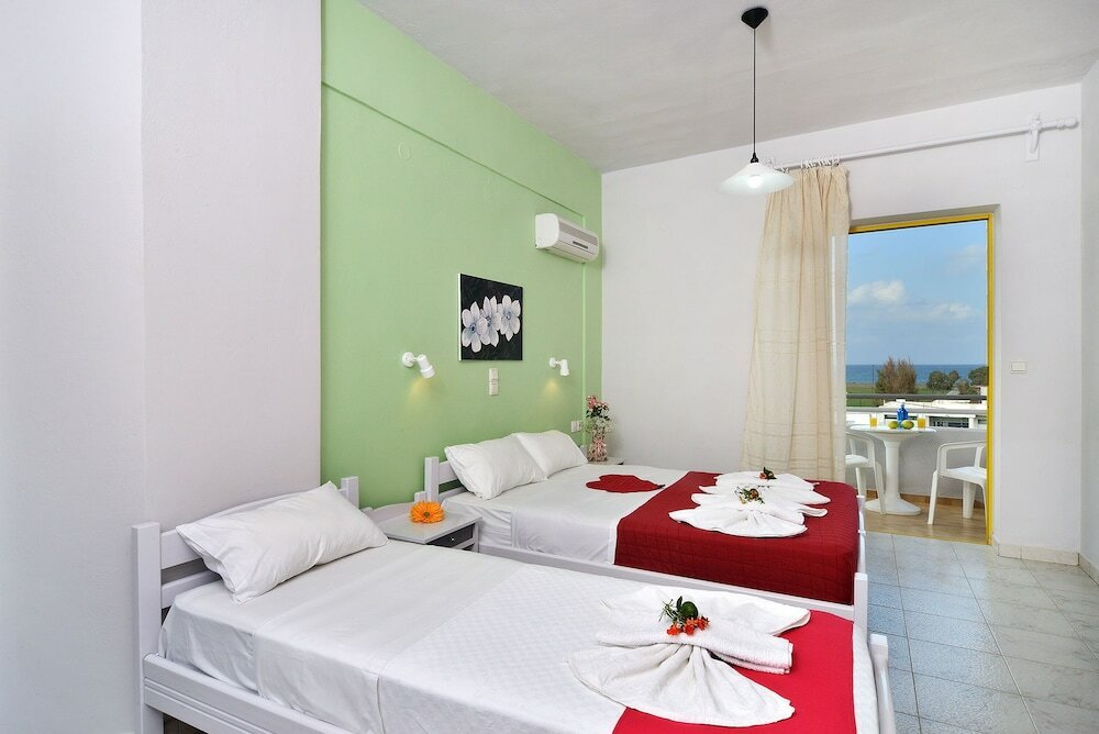 Фото Nereides Hotel