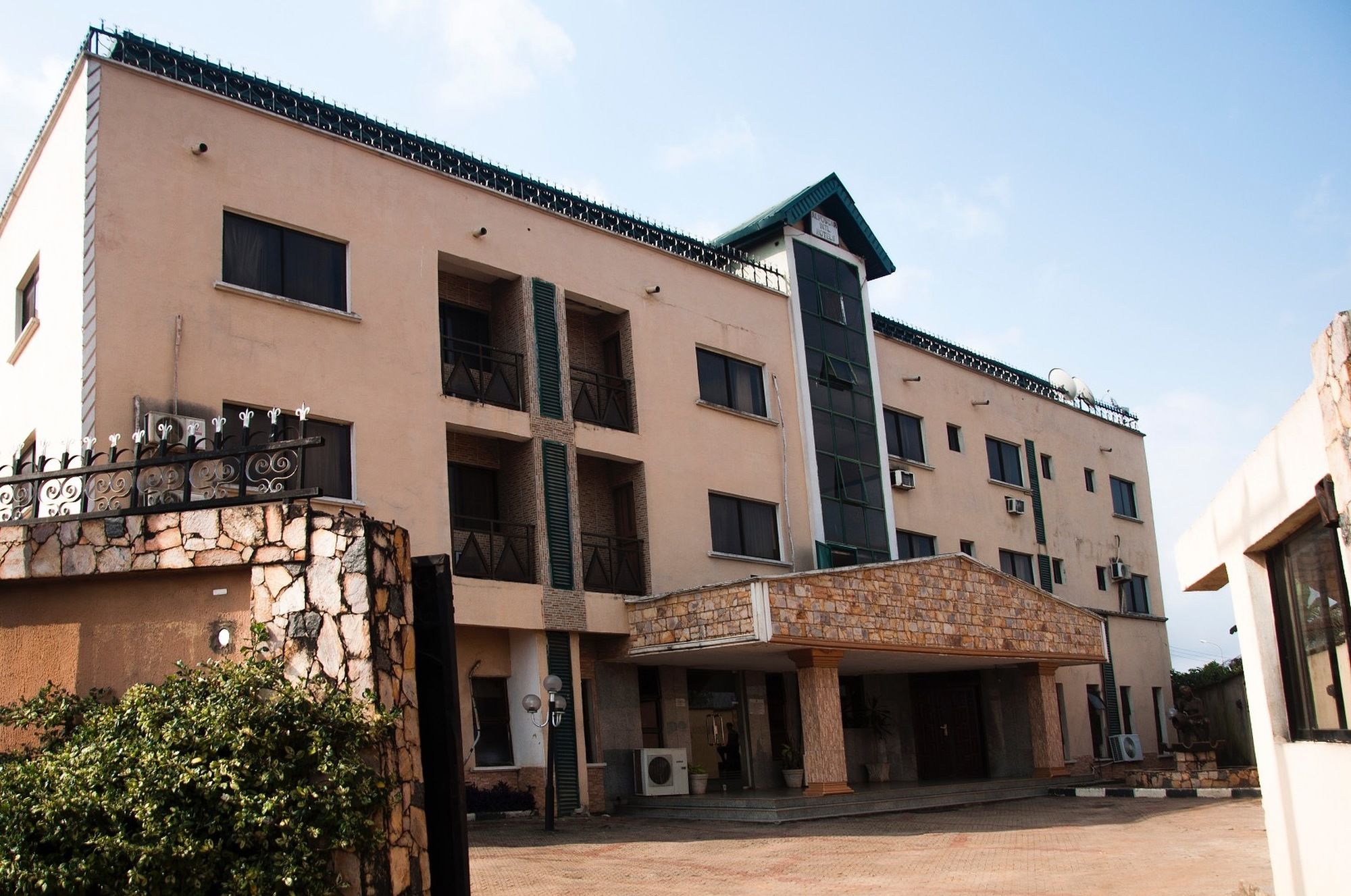 Фото отеля 1