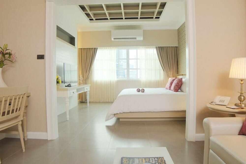 Фото The Raya Surawong Bangkok