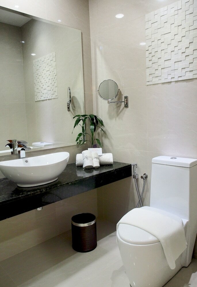 Фото The Waterfront Hotel