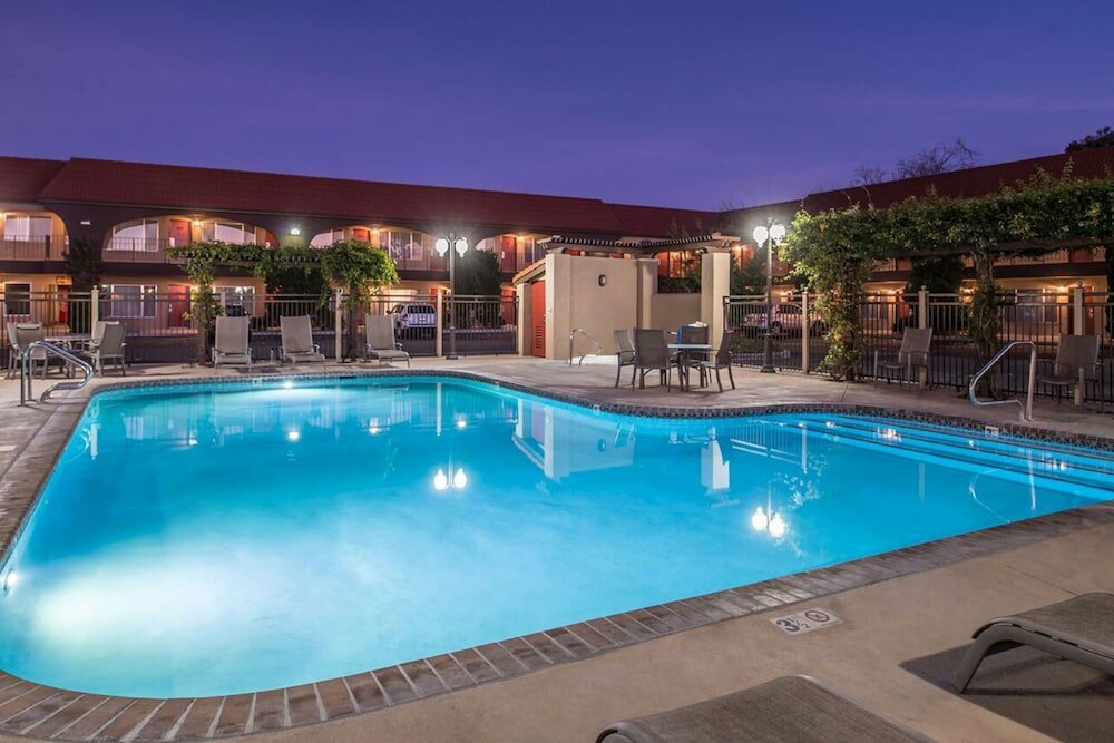 Фото Laurel Inn Motel