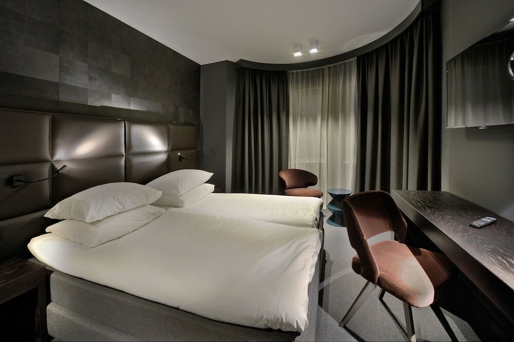 Фото Amsterdam Forest Hotel