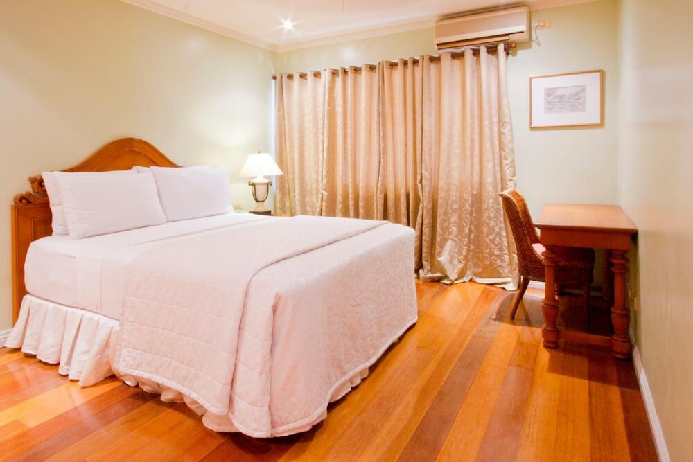 Фото Sophia Suites Residence Hotel