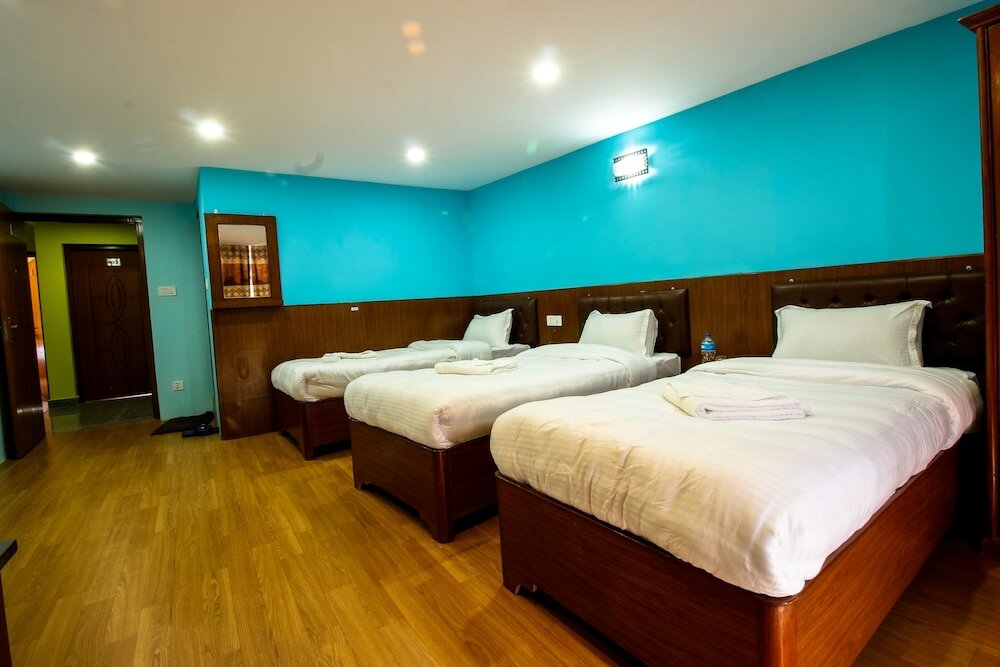 Фото Everest Holiday Inn