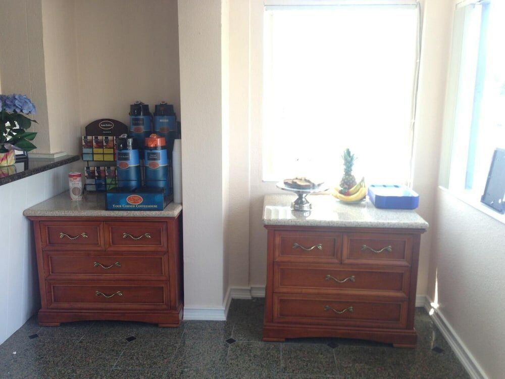 Фото Americas Best Value Inn Oakland Lake Merritt