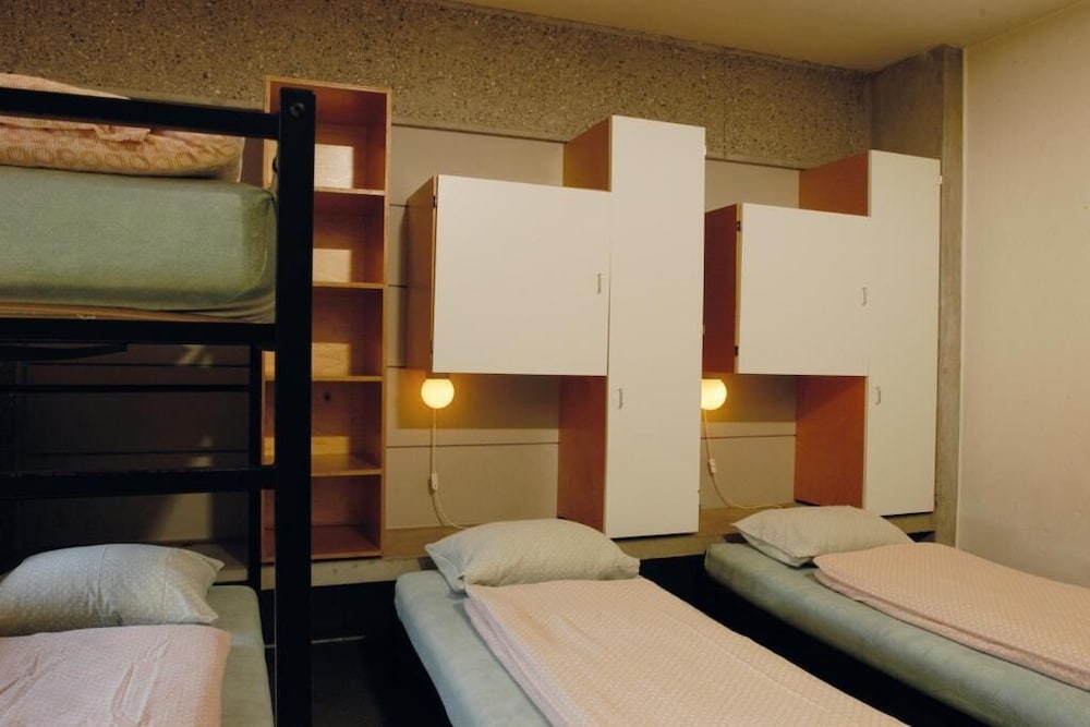 Фото Lausanne Youth Hostel Jeunotel