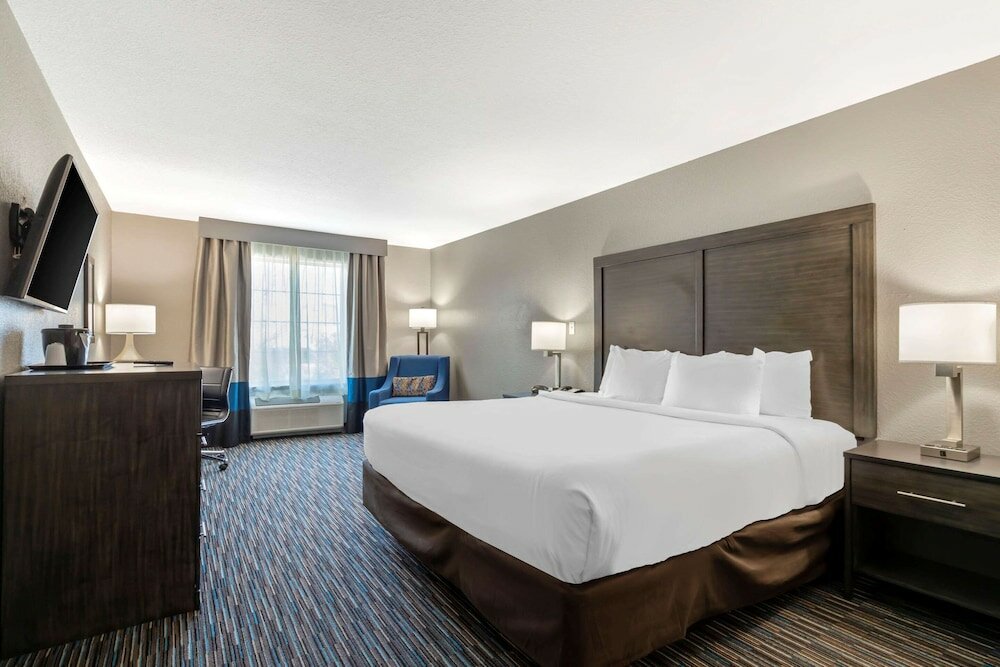 Фото Comfort Inn & Suites Near Medical Center