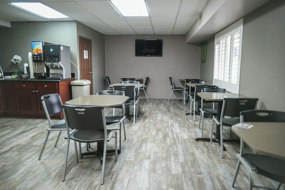 Фото Days Inn by Wyndham West Covina