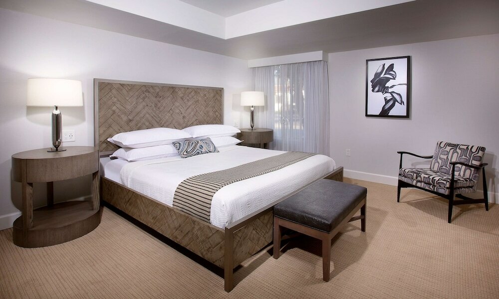 Фото West Beach Inn, a Coast Hotel