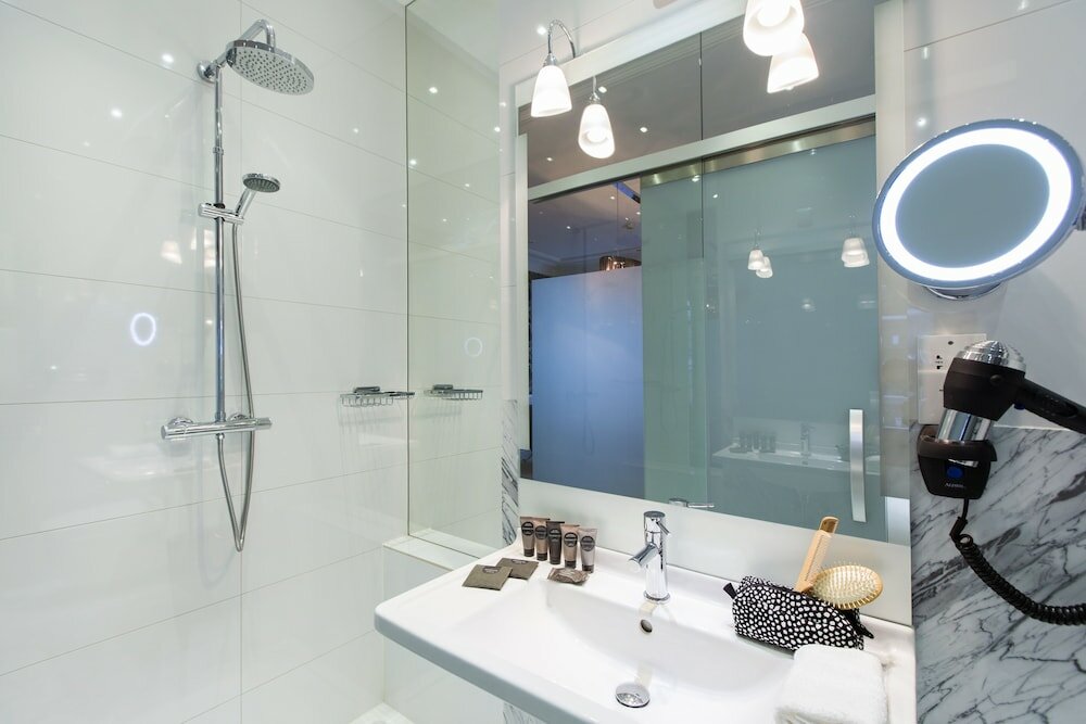 Фото The Amsterdam Canal Hotel