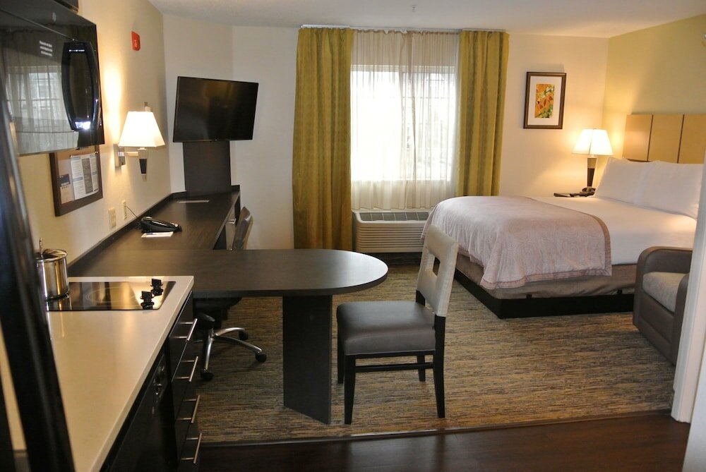 Фото Candlewood Suites Washington-Fairfax, an Ihg Hotel