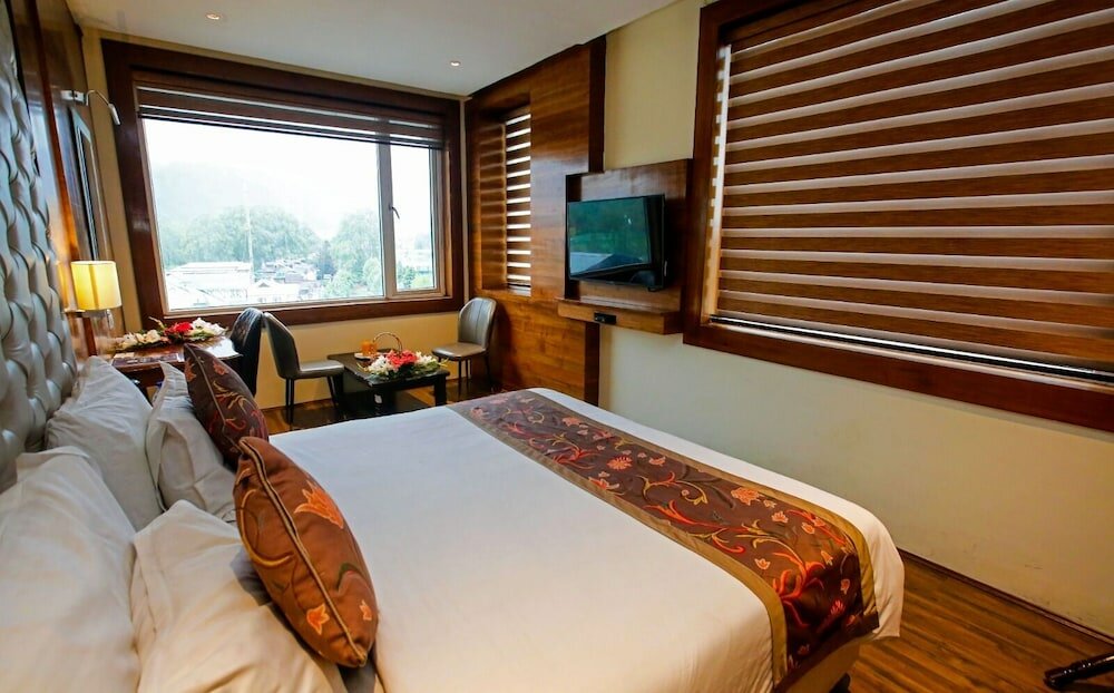 Фото The Residency Hotel