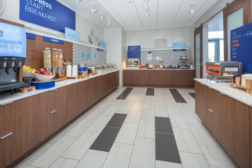 Фото Holiday Inn Express and Suites Chico