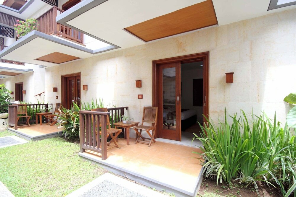 Фото Respati Beach Hotel